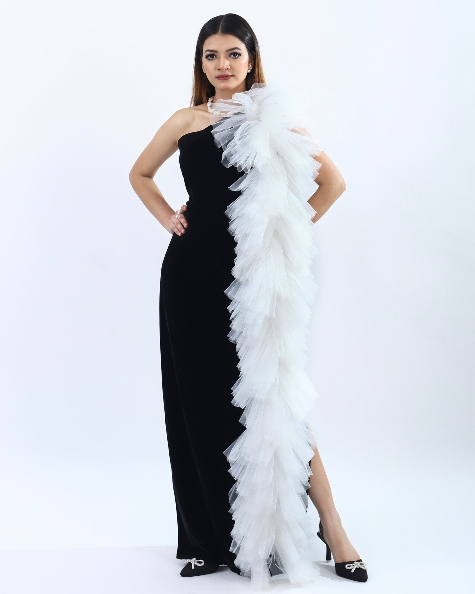 Black Dress, Women wearing Long Black Dress, Black Dress, Dresses, for Women Long Dress, Women Clothing, Women Wear House Of Majisha